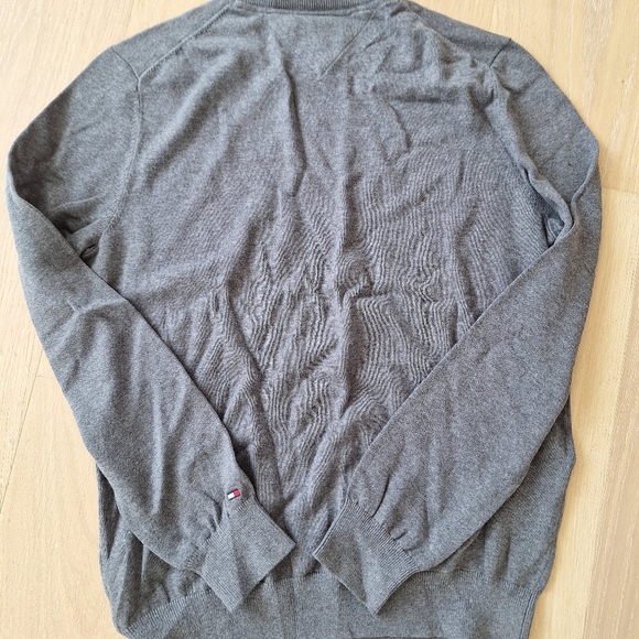 New Men's Tommy Hilfiger Crew Neck Pullover Sweater Grey M - Picture 2 of 4